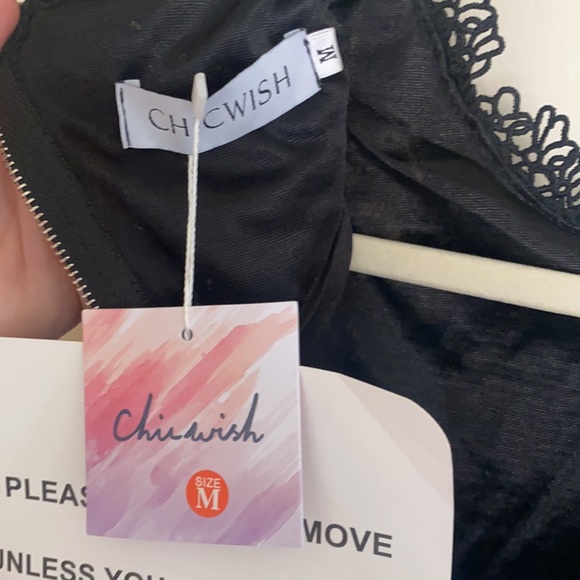 Black lace crop top with back zipper - Picture 5 of 5